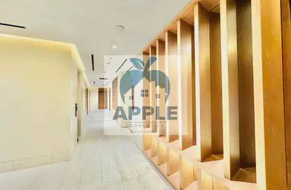 شقة - 2 غرف نوم - 3 حمامات للايجار في إيست فييليدج - الجادة - الشارقة