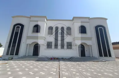 Villa - 7+ Bedrooms - 7+ Bathrooms for rent in Al Jazirah Al Hamra - Al Hamra Village - Ras Al Khaimah