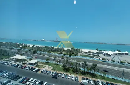 Apartment - 3 Bedrooms - 4 Bathrooms for rent in 3 Sails Tower - Corniche Road - Abu Dhabi