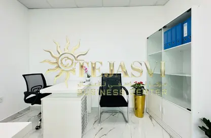 مكتب - استوديو - 1 حمام للايجار في الشندغة - دبي
