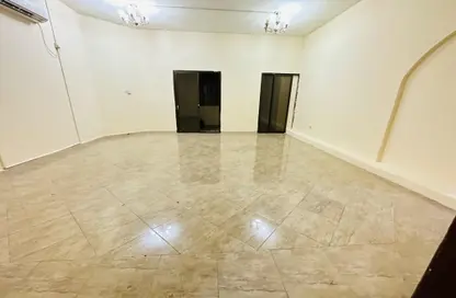 صورة لـ غرفة فارغة فيلا - 1 حمام للايجار في برج الفلاح - منطقة المرور - أبوظبي ، صورة رقم 1