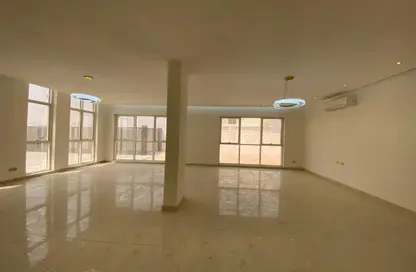 Villa - 5 Bedrooms - 7 Bathrooms for rent in Al Aweer 1 - Al Aweer - Dubai