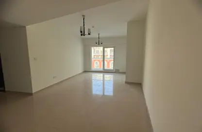 شقة - 3 غرف نوم - 4 حمامات للايجار في بناية رويال جي في سي - قرية الجميرا سركل - دبي