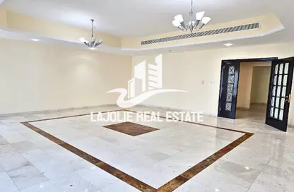 Apartment - 3 Bedrooms - 5 Bathrooms for rent in Hamdan Street - Abu Dhabi