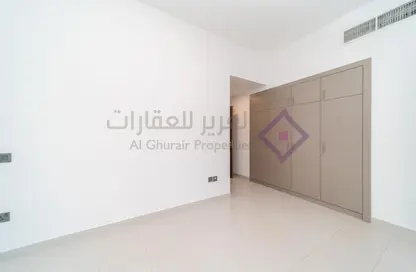 Empty Room image for: Apartment - 3 Bedrooms - 2 Bathrooms for rent in Al Muraqqabat - Deira - Dubai, Image 1