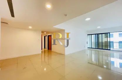 Apartment - 3 Bedrooms - 3 Bathrooms for rent in Mankhool Building - Mankhool - Bur Dubai - Dubai