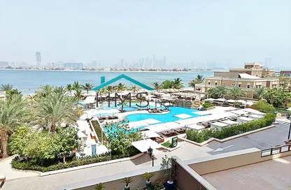 Pool image for: Apartment - 2 Bedrooms - 3 Bathrooms for rent in Balqis Residence 2 - Kingdom of Sheba - Palm Jumeirah - Dubai, Image 1