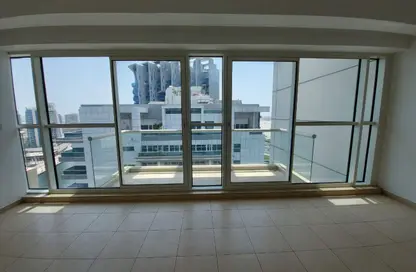 شقة - 2 غرف نوم - 3 حمامات للايجار في الخليج التجاري - دبي