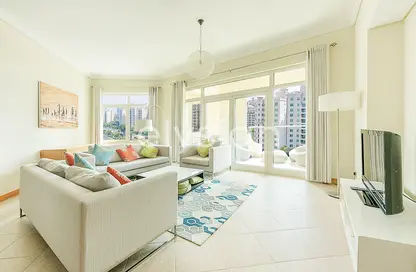 Apartment - 3 Bedrooms - 3 Bathrooms for rent in Al Das - Shoreline Apartments - Palm Jumeirah - Dubai