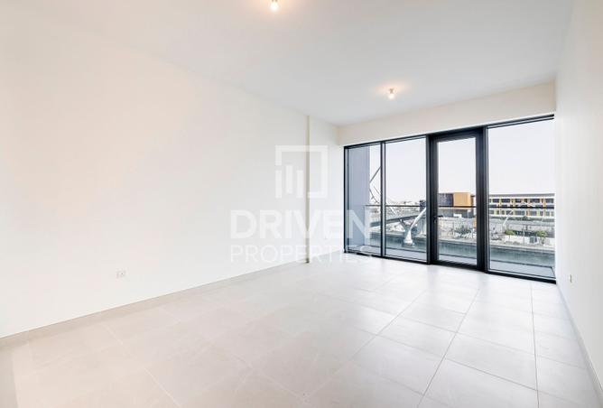 Full Canal and Downtown View | Spacious Layout