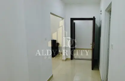 شقة - غرفة نوم - 2 حمامات للايجار في مساكن كورنيش عجمان - طريق كورنيش عجمان - عجمان