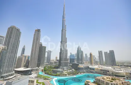 صورة لـ حوض سباحة شقة - 3 غرف نوم - 5 حمامات للايجار في ذا ريزيدنس 7 - برج ريزيدنس - دبي وسط المدينة - دبي ، صورة رقم 1