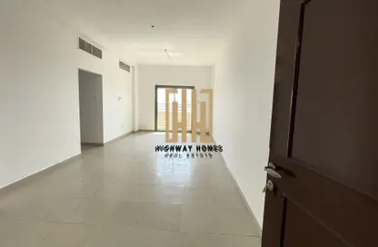 شقة - 2 غرف نوم - 2 حمامات للايجار في ميدان الرولة - منطقة الرولة - الشارقة