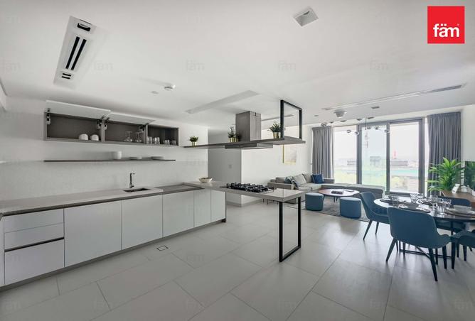 Soho Palm Private Beach Access 2 bed with Study