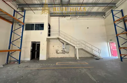 Warehouse - Studio - 2 Bathrooms for rent in Umm Ramool - Dubai