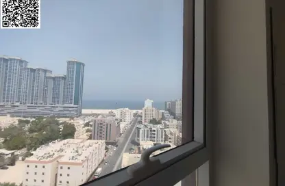 شقة - 2 غرف نوم - 3 حمامات للايجار في مساكن كورنيش عجمان - طريق كورنيش عجمان - عجمان