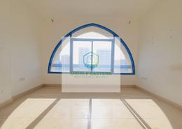 صورةغرفة فارغة لـ: شقة - 2 غرف نوم - 2 حمامات للكراء في مدينة زايد - أبوظبي, صورة 1