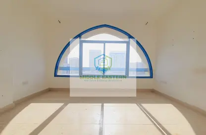 Empty Room image for: Apartment - 2 Bedrooms - 2 Bathrooms for rent in Madinat Zayed - Abu Dhabi, Image 1