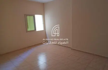 شقة - غرفة نوم - 1 حمام للايجار في بناء النباعة - النبعة - الشرق - الشارقة