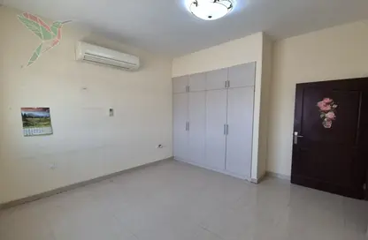 Apartment - 3 Bedrooms - 3 Bathrooms for rent in Al Dafeinah - Asharej - Al Ain