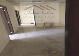 مكتب - 2 حمامات للكراء في معسكر آل نهيان - أبوظبي