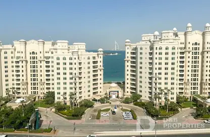 Apartment - 3 Bedrooms - 4 Bathrooms for rent in Al Khushkar - Shoreline Apartments - Palm Jumeirah - Dubai
