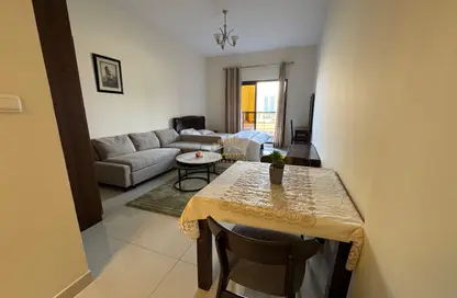 شقة - 1 حمام للايجار في مساكن النخبة رقم 6 - مساكن النخبة الرياضية - مدينة دبي الرياضية - دبي