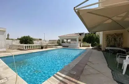 صورة لـ حوض سباحة شقة - 2 غرف نوم - 2 حمامات للايجار في فيلات مدينة خليفة آيه - مدينة خليفة أ - مدينة خليفة - أبوظبي ، صورة رقم 1