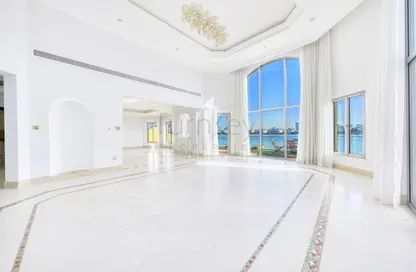 Villa - 4 Bedrooms - 5 Bathrooms for rent in Garden Homes Frond E - Garden Homes - Palm Jumeirah - Dubai