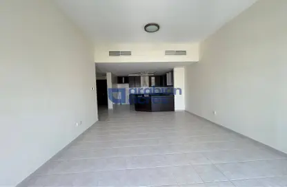 شقة - 2 غرف نوم - 3 حمامات للايجار في مبنى 113 - طراز حديث - ديسكفري جاردنز - دبي