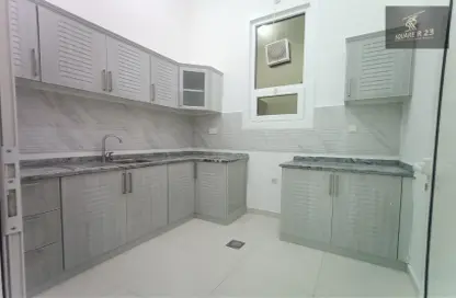 صورة لـ مطبخ شقة - غرفة نوم - 1 حمام للايجار في 24 فلل محمد - مدينة محمد بن زايد - أبوظبي ، صورة رقم 1