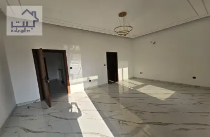 Empty Room image for: Villa - 5 Bedrooms - 5 Bathrooms for rent in Al Maha Village - Al Zahya - Ajman, Image 1