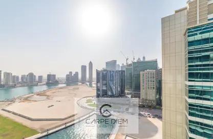 صورة لـ حوض سباحة شقة - 2 غرف نوم - 3 حمامات للايجار في حافة الخليج - الخليج التجاري - دبي ، صورة رقم 1