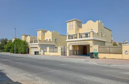 فيلا - 2 غرف نوم - 3 حمامات للايجار في منطقة 16 - قرية الجميرا سركل - دبي