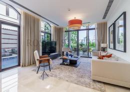 Living Room image for: Villa - 4 bedrooms - 5 bathrooms for sale in Jumeirah Zabeel Saray - The Crescent - Palm Jumeirah - Dubai, Image 1