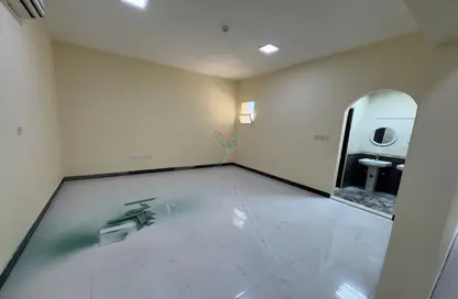 Apartment - 2 Bedrooms - 3 Bathrooms for rent in Al Dafeinah - Asharej - Al Ain