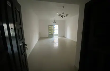Apartment - 2 Bedrooms - 2 Bathrooms for rent in Al Fardan Centre - Al Majaz 3 - Al Majaz - Sharjah
