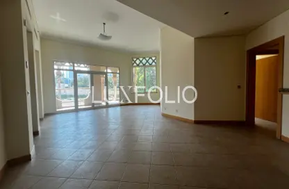 Apartment - 3 Bedrooms - 4 Bathrooms for rent in Al Haseer - Shoreline Apartments - Palm Jumeirah - Dubai