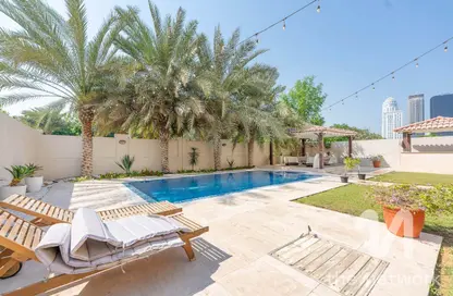 Villa - 5 Bedrooms - 6 Bathrooms for rent in Legacy - Jumeirah Park - Dubai