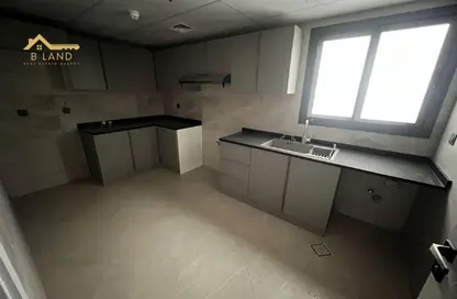 شقة - غرفة نوم - 2 حمامات للايجار في مجمع مويلح - تجارية مويلح - الشارقة شقة - غرفة نوم - 2 حمامات للايجار في مجمع مويلح - تجارية مويلح - الشارقة