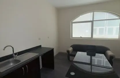 Apartment - 2 Bedrooms - 2 Bathrooms for rent in Abu Shagara building - Abu shagara - Sharjah