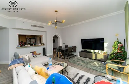 Apartment - 2 Bedrooms - 3 Bathrooms for rent in Al Msalli - Shoreline Apartments - Palm Jumeirah - Dubai