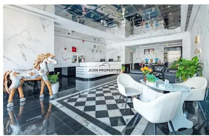 عمارة بالكامل - 5 غرف نوم - 8 حمامات للايجار في بناية رويال جي في سي - الضاحية 10 - قرية الجميرا سركل - دبي عمارة بالكامل - 5 غرف نوم - 8 حمامات للايجار في بناية رويال جي في سي - الضاحية 10 - قرية الجميرا سركل - دبي