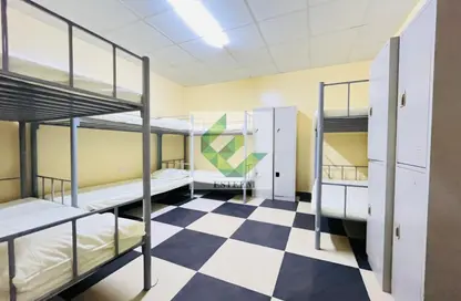 سكن عمال - استوديو - 8 حمامات للايجار في م-14 - مصفح الصناعية - مصفح - أبوظبي