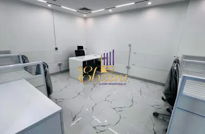 مركز أعمال - استوديو - 2 حمامات للايجار في النصر بلازا - عود ميثاء - بر دبي - دبي