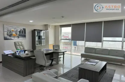 صورة لـ غرفة المعيشة / غرفة الطعام مكتب - استوديو - 2 حمامات للايجار في القوز الصناعية 2 - القوز الصناعية - القوز - دبي ، صورة رقم 1