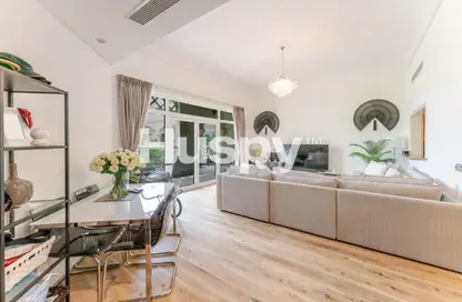 Apartment - 2 Bedrooms - 4 Bathrooms for sale in Al Tamr - Shoreline Apartments - Palm Jumeirah - Dubai