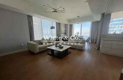 Living Room image for: Apartment - 3 Bedrooms - 4 Bathrooms for rent in 5242 Tower 2 - 5242 - Dubai Marina - Dubai, Image 1