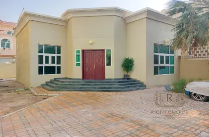 Outdoor House image for: Townhouse - 2 Bedrooms - 2 Bathrooms for rent in Khalifa City A Villas - Khalifa City A - Khalifa City - Abu Dhabi, Image 1