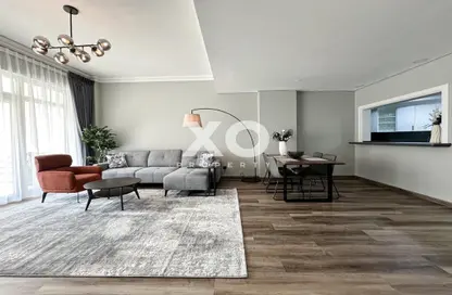 Living Room image for: Apartment - 1 Bedroom - 2 Bathrooms for sale in Al Anbara - Shoreline Apartments - Palm Jumeirah - Dubai, Image 1